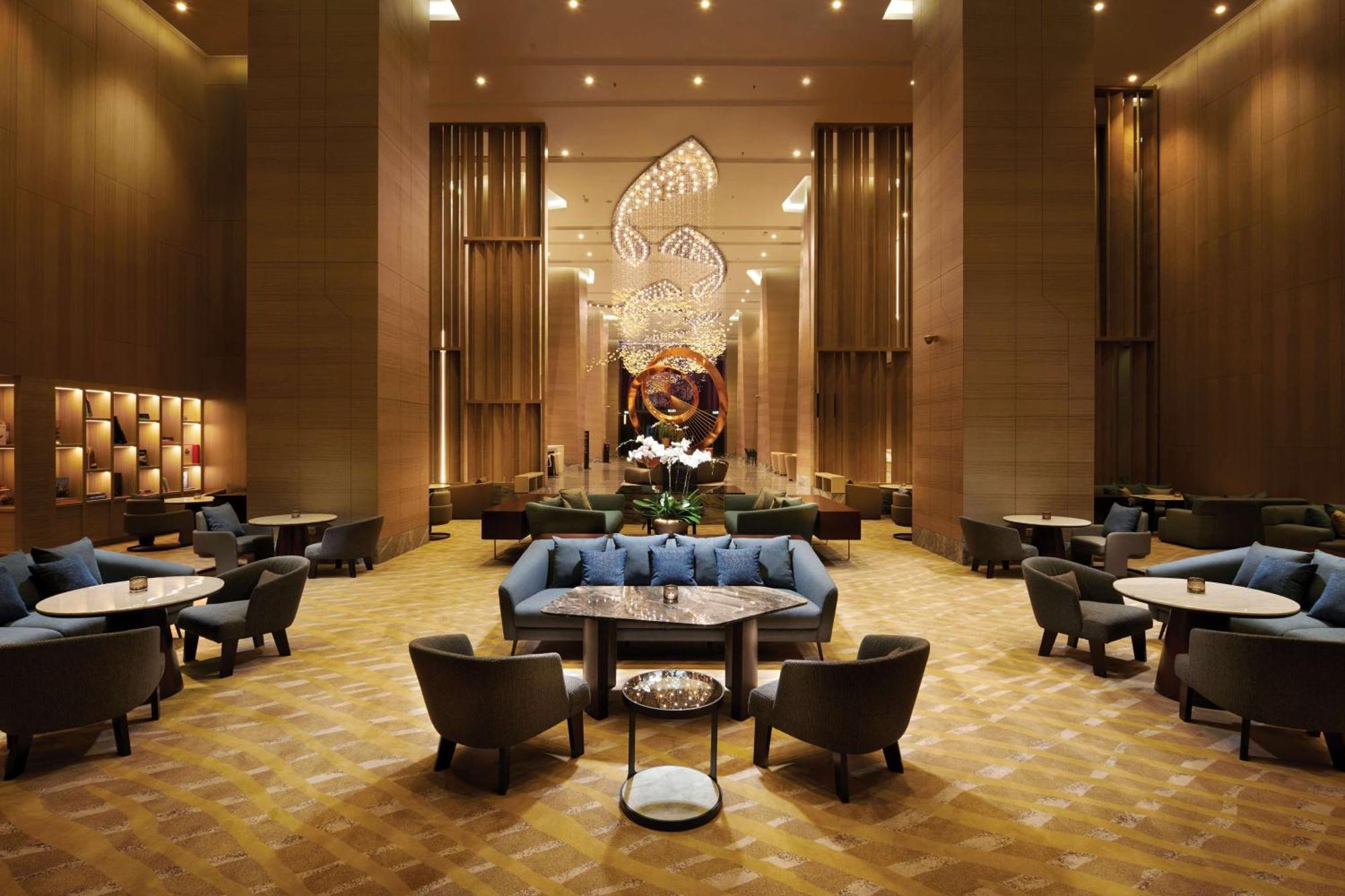 Doubletree By Hilton Shah Alam I-City Exterior foto The lobby of the hotel